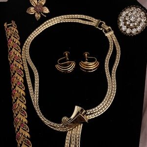 Exquisite Coro Jewelry Collection – Vintage Necklace, Brooches, Bracelet,